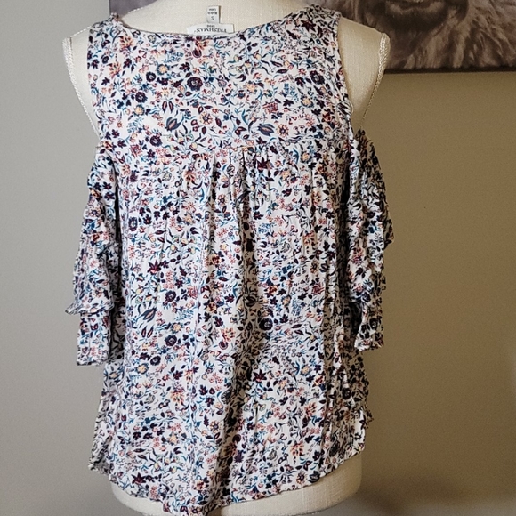 Freshman Cold Shoulder Floral Top Size Small - Picture 3 of 6